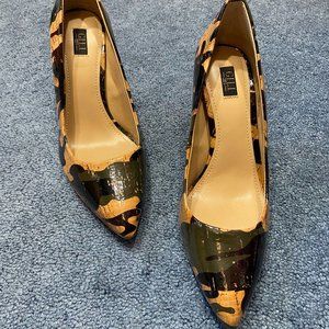 G.I.L.I. Camouflage 6 1/2 M Pointed Toe 3 1/2 inch Pump - Excellent Condition